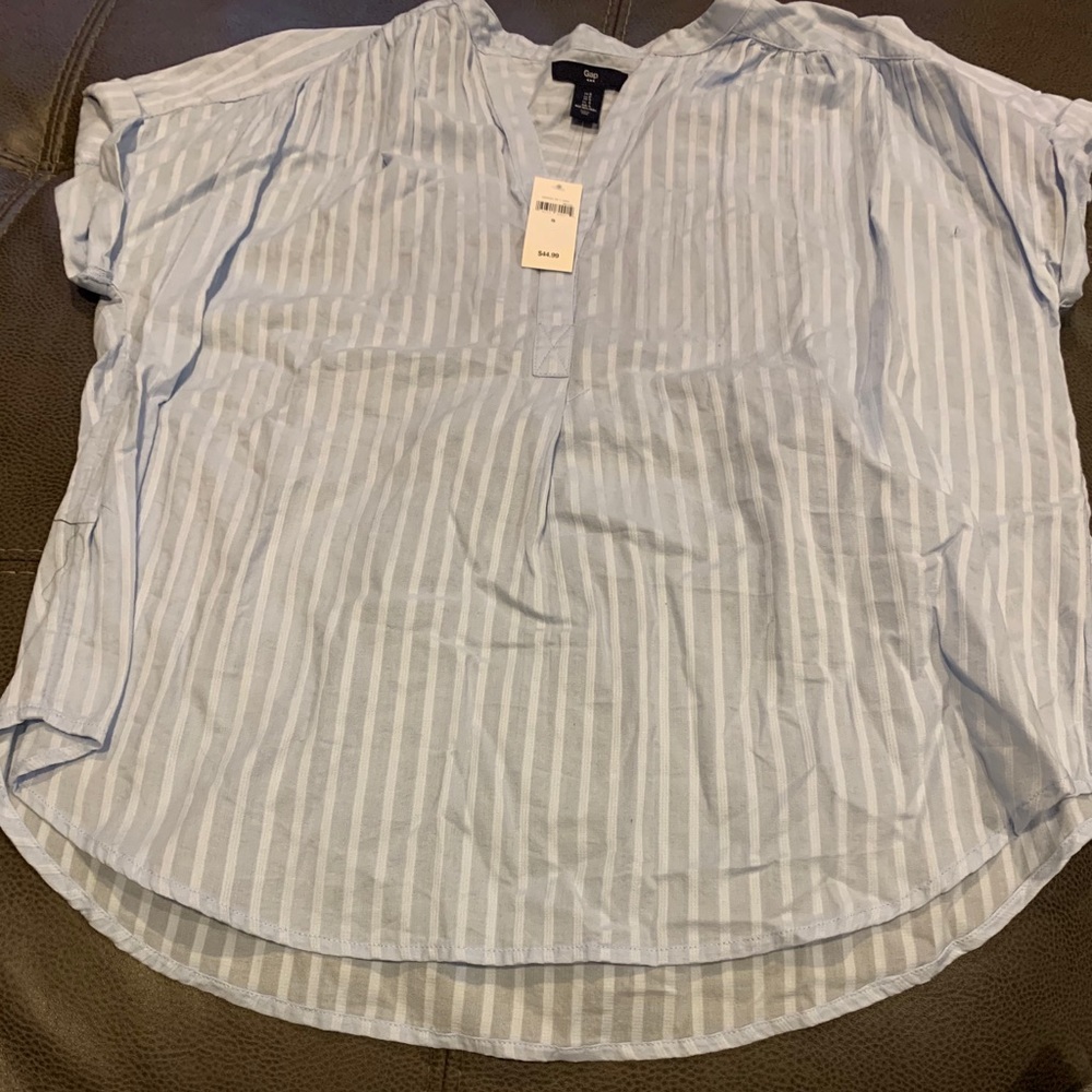 GAP v-neck, short sleeve stripe top in blue